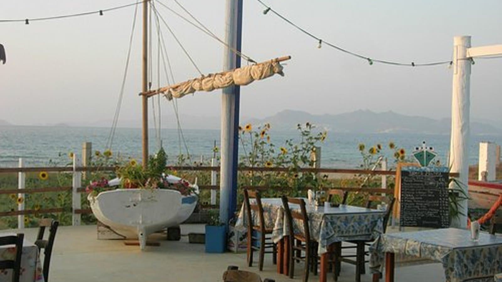 Casual Food Stops After the Beach